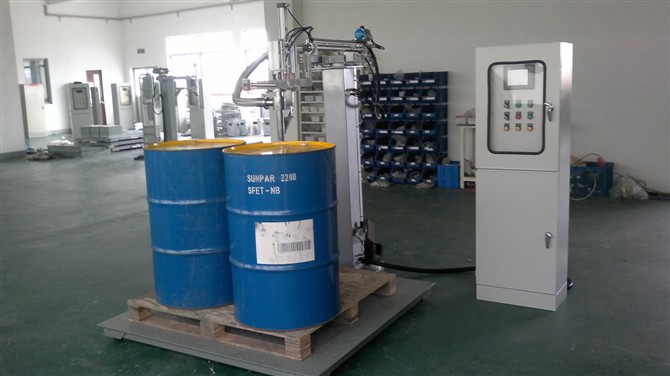 V5-1500 multi-functional  Pivoting pallet liquid filling machine